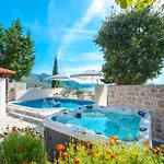 Villa Tereza With Private Pool, Jacuzzi & Sea View Mlini