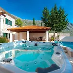 Villa Tereza With Private Pool, Jacuzzi & Sea View
