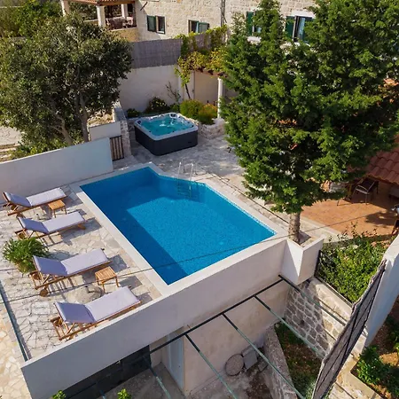 Tereza With Private Pool, Jacuzzi & Sea View