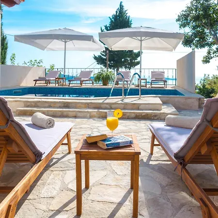 Tereza With Private Pool, Jacuzzi & Sea View Mlini