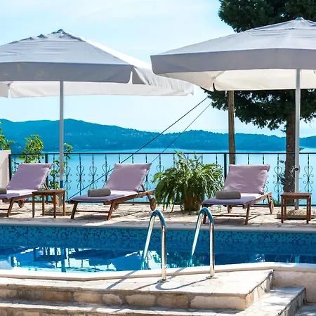 Tereza With Private Pool, Jacuzzi & Sea View Mlini