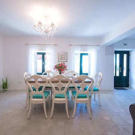 Tereza With Private Pool, Jacuzzi & Sea View Mlini