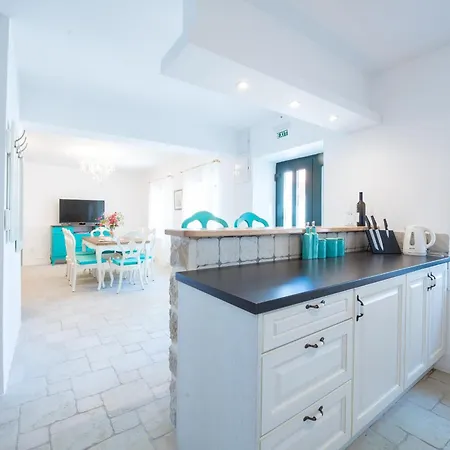 Tereza With Private Pool, Jacuzzi & Sea View Villa *