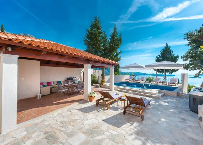 Tereza With Private Pool, Jacuzzi & Sea View Mlini