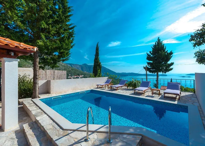 Tereza With Private Pool, Jacuzzi & Sea View Mlini