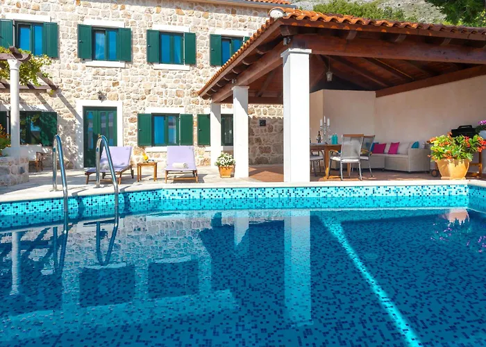 Tereza With Private Pool, Jacuzzi & Sea View