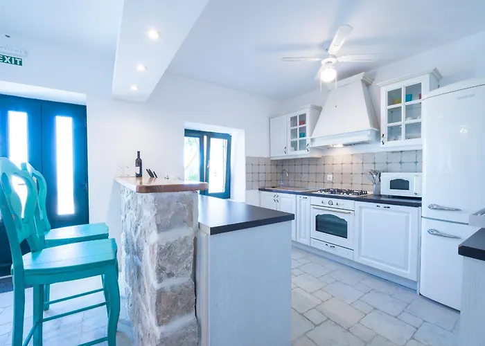 Willa Tereza With Private Pool, Jacuzzi & Sea View Mlini