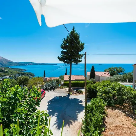Tereza With Private Pool, Jacuzzi&sea View Villa Mlini