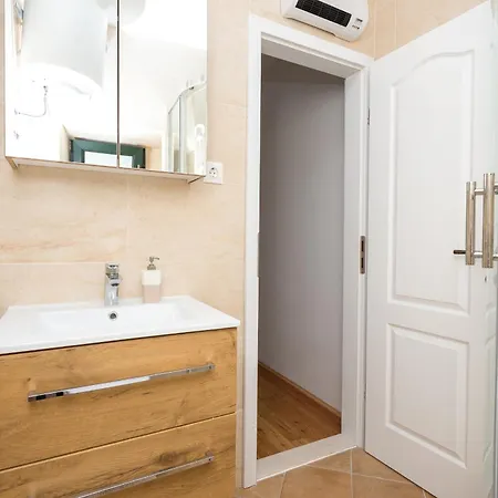 Tereza With Private Pool, Jacuzzi&sea View Villa Mlini