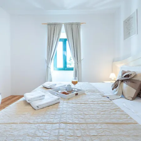 Tereza With Private Pool, Jacuzzi&sea View Villa Mlini