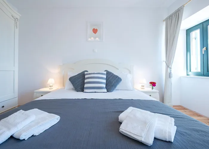 Tereza With Private Pool, Jacuzzi & Sea View Vila