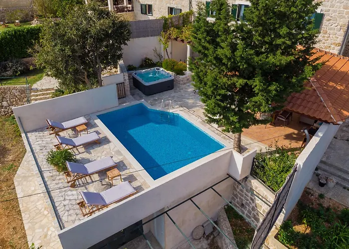 Tereza With Private Pool, Jacuzzi & Sea View