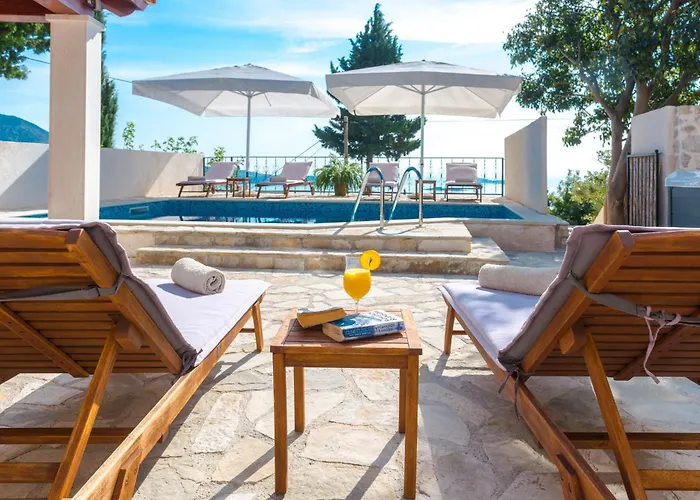 Tereza With Private Pool, Jacuzzi & Sea View Mlini