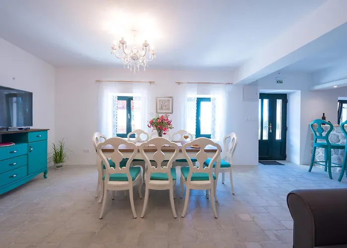 Tereza With Private Pool, Jacuzzi & Sea View Mlini