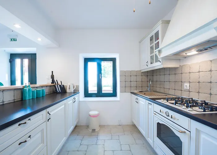 Tereza With Private Pool, Jacuzzi & Sea View * Mlini