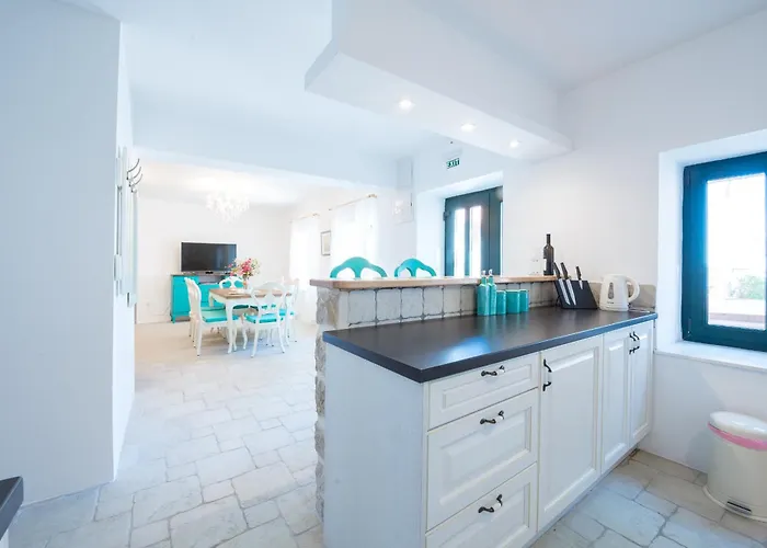 Tereza With Private Pool, Jacuzzi & Sea View Vila *