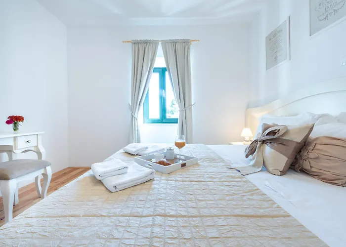 Tereza With Private Pool, Jacuzzi & Sea View Vila Mlini